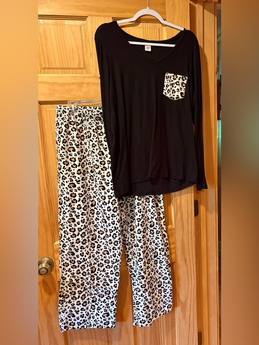 Liz Claiborne leopard print pajama set women’s size L